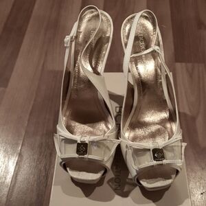 BCBG WHITE EUC PEEP-TOE SLING BACK HEEL
